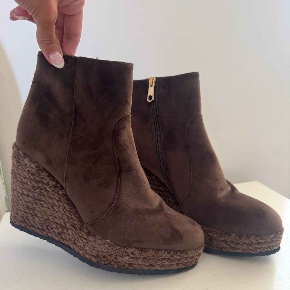 NWOT Castaner Brown Velvet Bootie size 39
